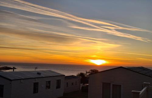 2Bed-Cabin Sleeps 4 WiFi Free Parking Sea Views - Photo 18