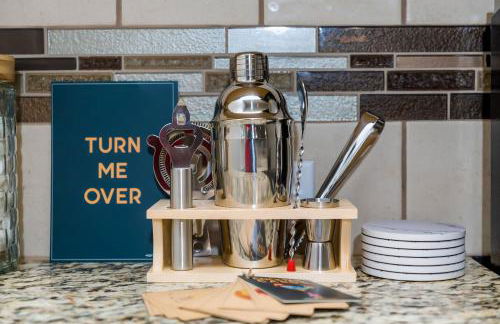 Open Plan Arcade Home with Natural Hardwoods Sleeps 10 - Foto 21