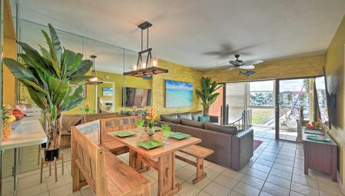 Relaxing Waterfront 2-Story Retreat with Pool Access - Foto 5