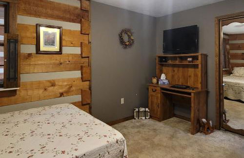 Scenic Lakefront Cabin Dock Water Activities Games - Foto 40