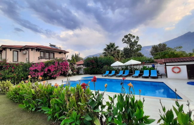 Beautiful 4-bed Villa Private Pools - Photo 29