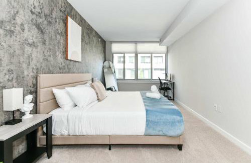 Urban 2BR Oasis with Scenic Rooftop and Gym - Foto 59