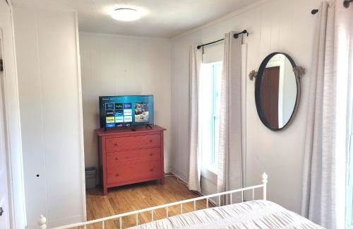 Restoration - Hot Tub, AC, and Great Location! - Foto 39