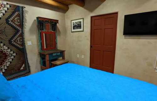 Enchanted Casita with Private Outdoor Hot Tub and Patio, Near Santa Fe Plaza, Sleeps 4 with free parking - Foto 34