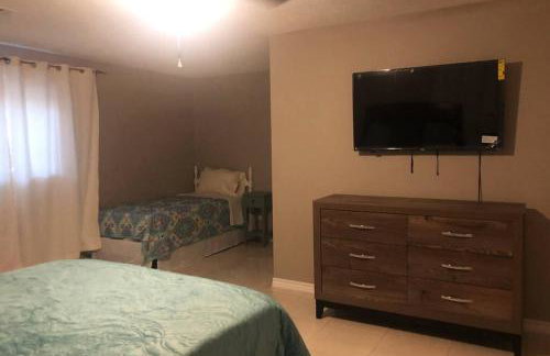 Spacious 2300SF, Recently Rehabbed, Large Living! - Foto 7