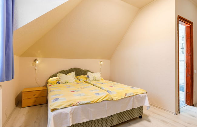 4 bedroom House in Balatonszárszó with private pool and garden - Photo 24