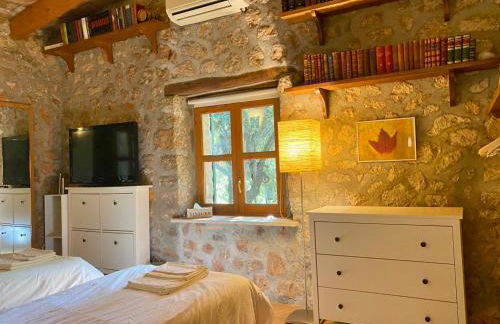 Fabulous Rustic Villa Set On Mountain With Unique Views - Foto 39