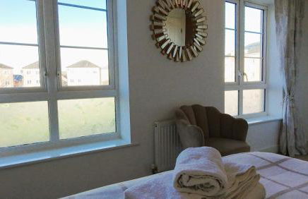 Kings Reach Slough nr Legoland and Ascot Stylish Homely House Sleeps Eight - Foto 38