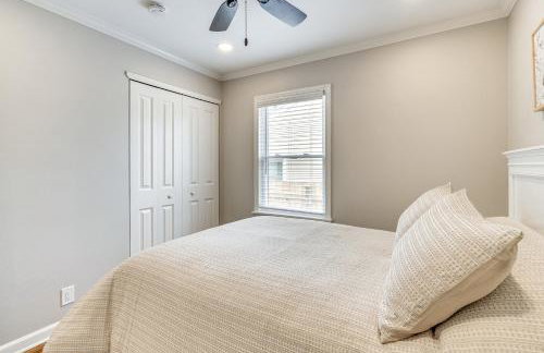 Screened Patio and Fire Pit Modern Westerville Home - Foto 21