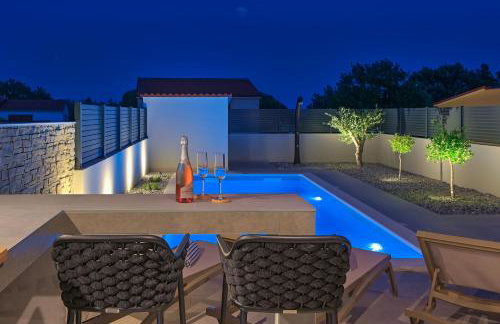 Apartment Zala with private pool - Photo 18