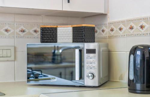 Central Peaceful Home with Parking, Wi-Fi and Garden - Foto 10