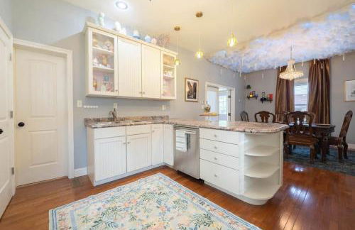 Wizard House + Hot Tub, Private Creek, Large Yard - Foto 28