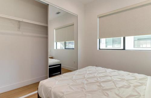 Modern Luxe Retreat Six-Bedroom - Photo 39