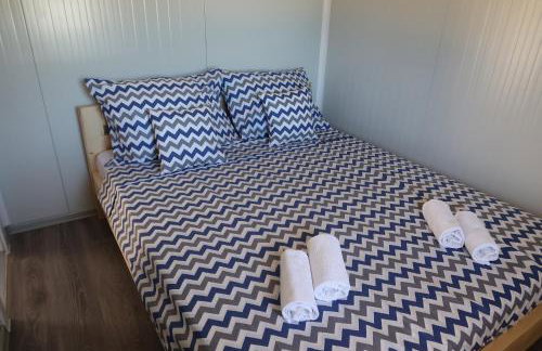 Robinson olive tree huts - Photo 9