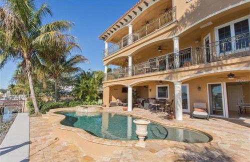 Large Mediterranean Oasis - Water Views & Pool - Photo 7