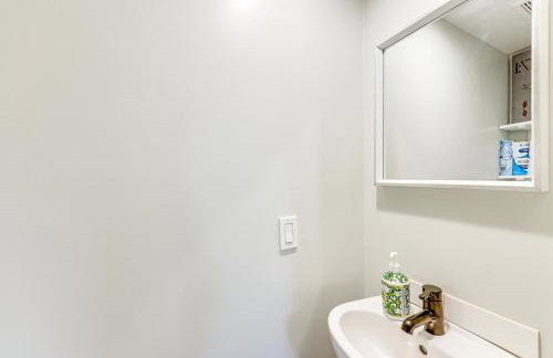 2 Mi to Lake Arrowhead! Mtn-View Hideaway with Deck - Foto 19