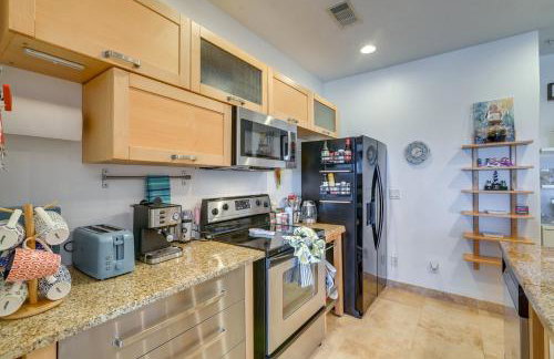 Walk to Galveston Beach Family Condo with Pool - Foto 5