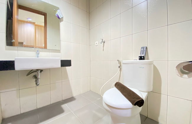 Stylish & Comfy Studio at Dago Suites Apartment - Photo 13