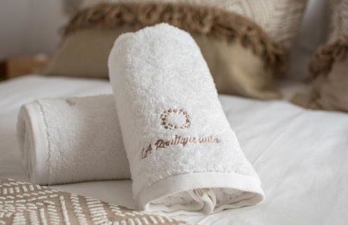 L A Boutique Suites with Private Hot Tub - Photo 80