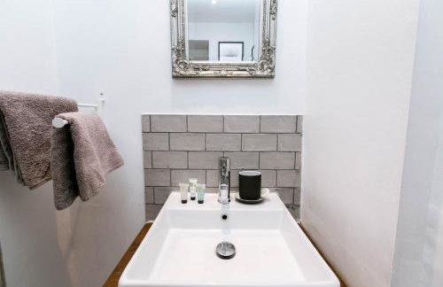 Peaceful Apartment - Dedicated Free Parking - Walk to Centre, Uni, Hosp - Business and Leisure - Contact For Long Stays - Foto 24