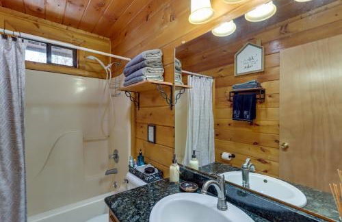 Private Hot Tub! Cherry Beary Den in Blue Ridge - Foto 17