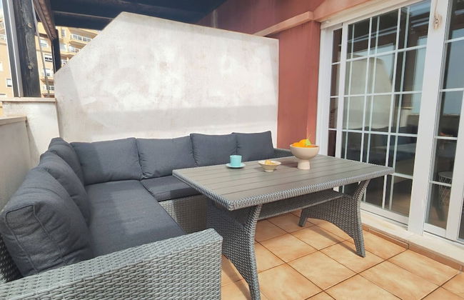 Charming Three Bedrooms Apartment With Seaview - Photo 9