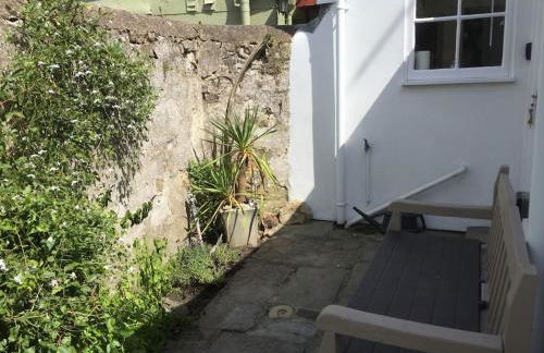 Fermaine, 50m from sea, garden, dogs, town centre - Photo 4