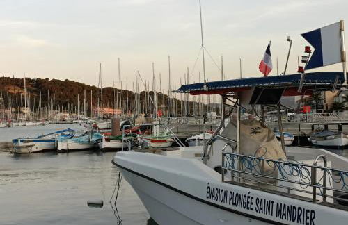 Vue magnifique sur le port appartement 80m2 piscine tennis parking climatisation - Foto 4