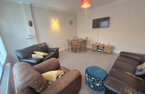 Roomy, comfortable Greater London home, sleeps 8 - Foto 2