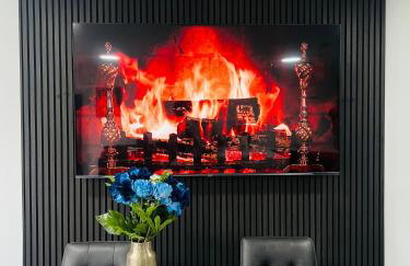 Luxurious New Home Near Airport - Foto 1