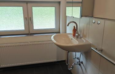 Haus 2 Etagen Garten 1 Badezimmer,1 Gäste Wc 200 Qm 5 Betten Gehoben mit Garten - Foto 22