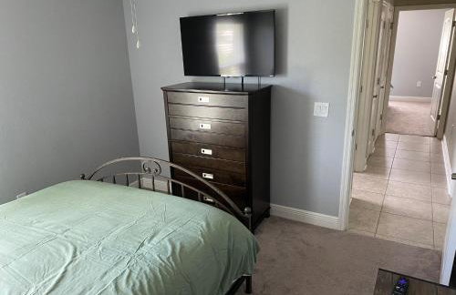 Gone Coastal! Large Heated pool home 30 min from beaches! - Foto 37