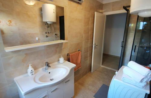 Honeycomb Apartment Split - FREE PARKING - Foto 12