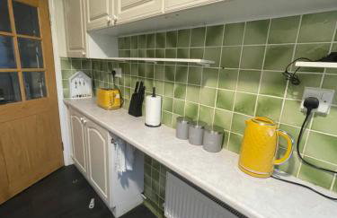 Wardown Place - Spacious 3 Bed House available for short term or long term Rental - Foto 12