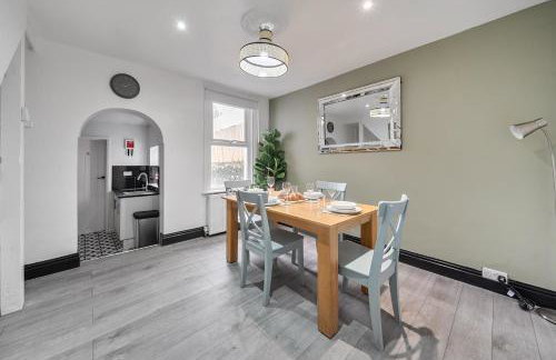 Modern Bletchley home with stylish decor - Foto 7