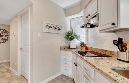 Pool and Dock Access Lakefront Hot Springs Condo! - Foto 21