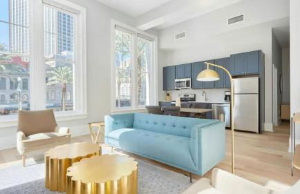 Sleeps 16 4 Units Steps to the French Quarter The Harlequin by AvantStay - Foto 2