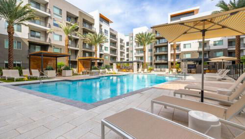 Spacious Resort style 2Bedroom 2Bath Oasis Pool Gym Desert Ridge - Foto 1