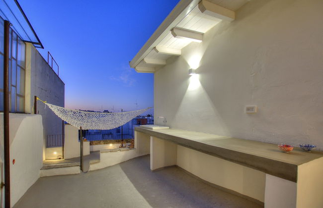 Lovely 70s Style Patio and Terrace - Photo 33