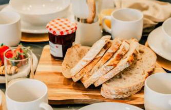 Stylish 2 Bed City Centre Apartment with Parking - Photo 4