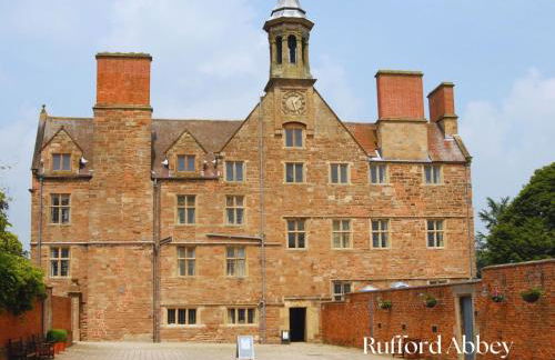 2-Bedroom Contractor Stay - Gated Parking & Fast WiFi - Photo 46