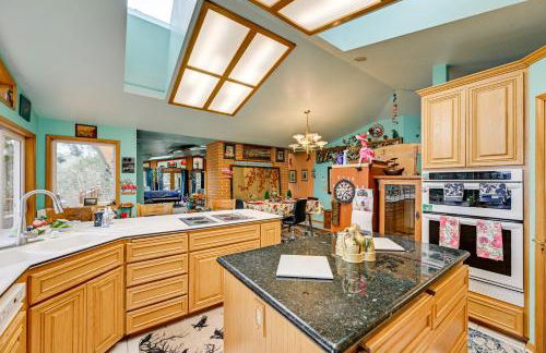 Steps to Shore Seaside Olympia Retreat with Hot Tub - Foto 10