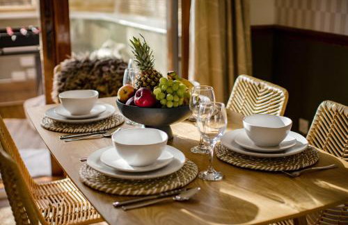 Sleeps 8-10 Cotswold Home with Hot Tub & Parking - Foto 32