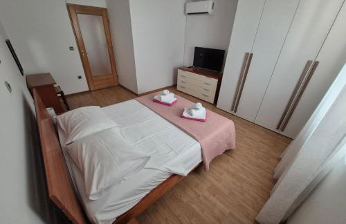 Sunny Garden Villa with Pool - Foto 29