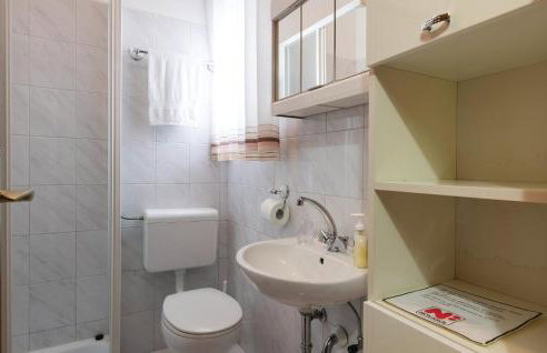 Beautiful Apartment In Hrboki With Wifi - Photo 36