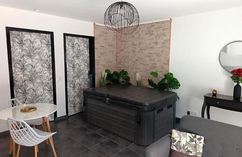 Évasion romantique avec jacuzzi intérieur - Foto 2