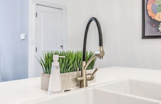 Delightfully Redesigned Home - JZ Vacation Rentals - Photo 19