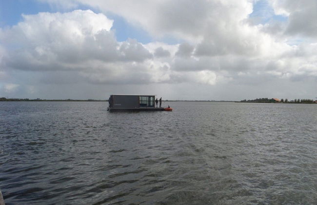 Modern Houseboat With air Conditioning Located in Marina - Foto 22