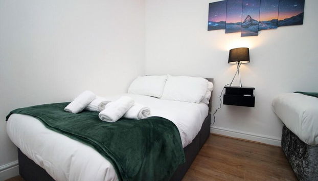 5 Bed House - Sleeps 16 - Parking - Wifi - Foto 3, Habitación