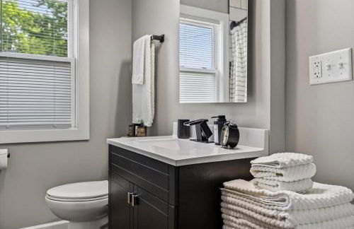 Cozy 4BD - Backyard Retreat - 3mins to Notre Dame - Foto 18